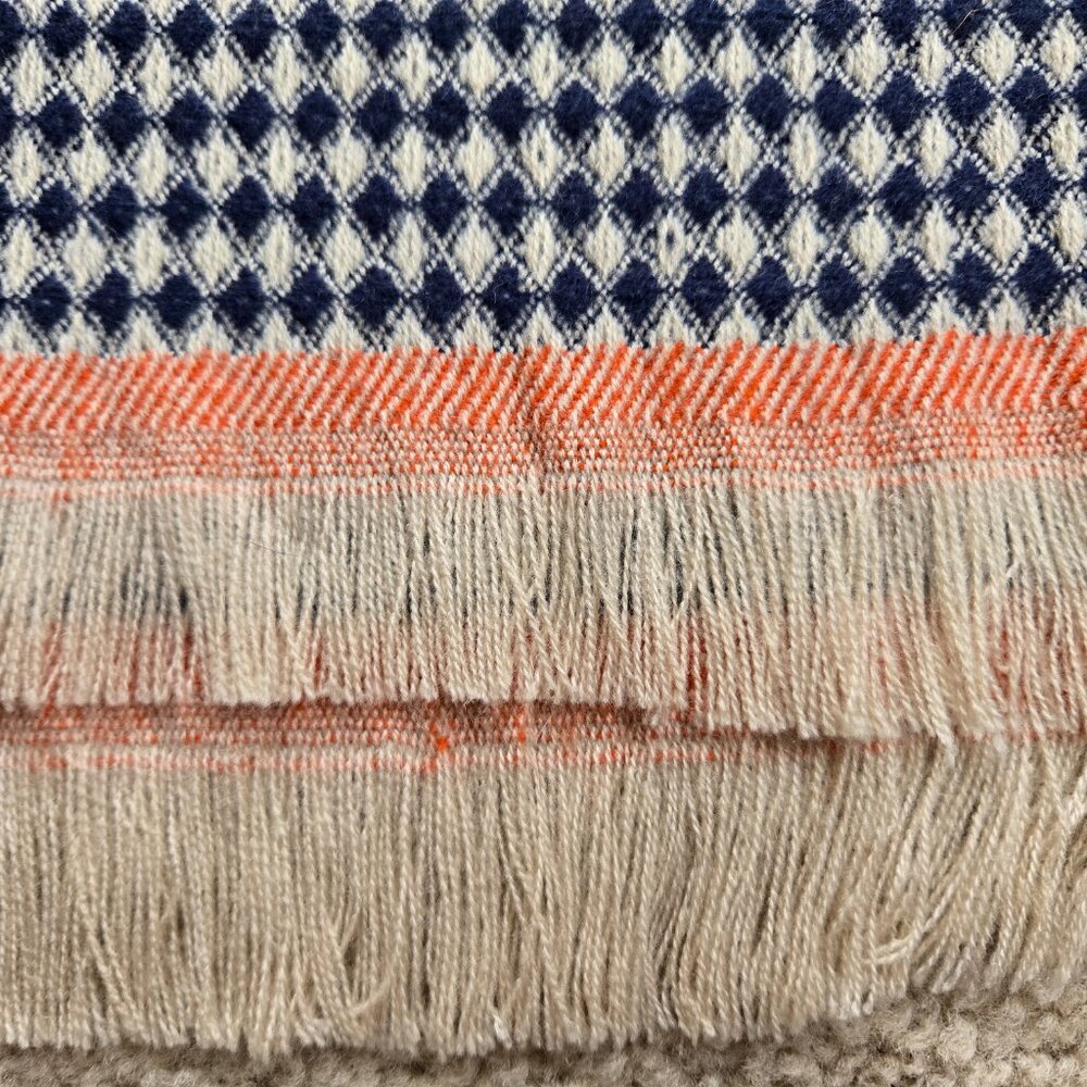 NWOT Oversized Scarf 4 Pattern Design Herringbone Diamond White Navy - Picture 4 of 8